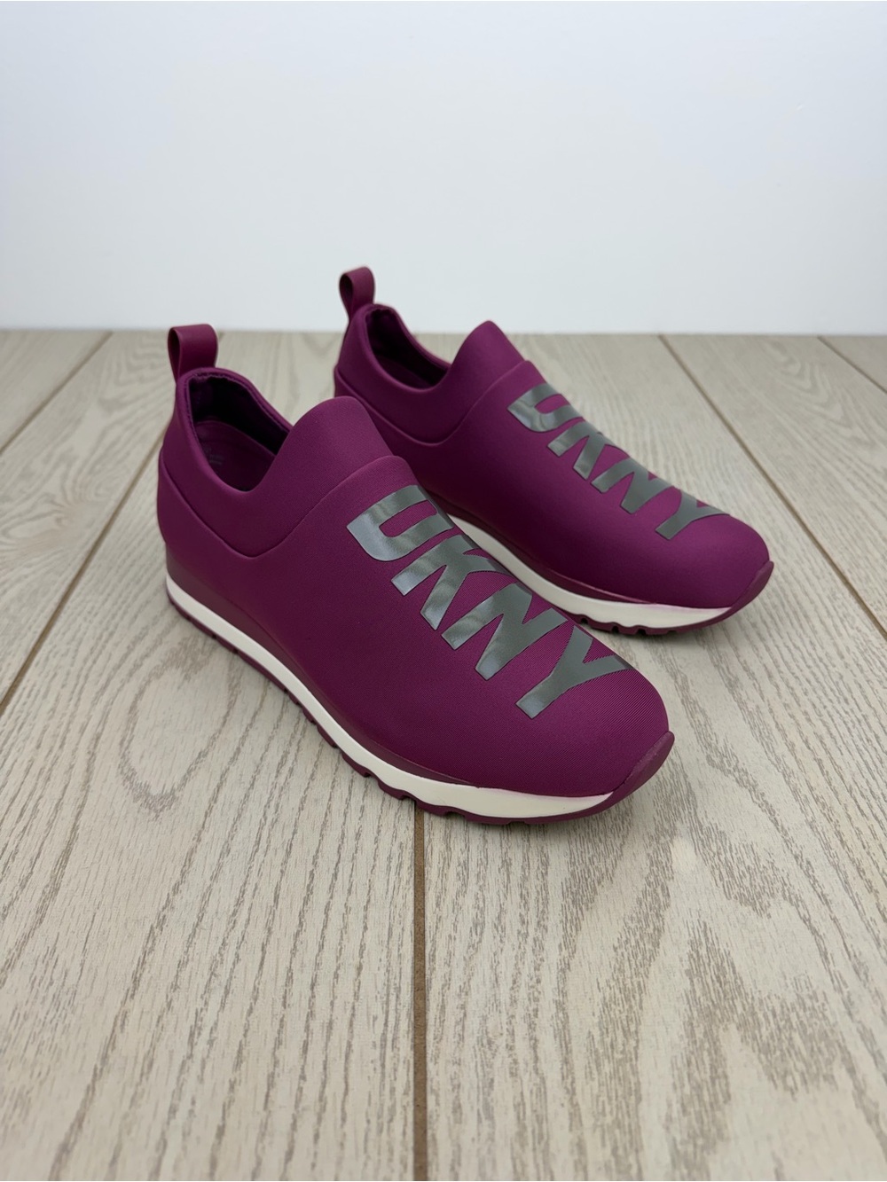 DKNY Women's Jadyn Logo Slip-On Casual Sneakers 9M Berry $100